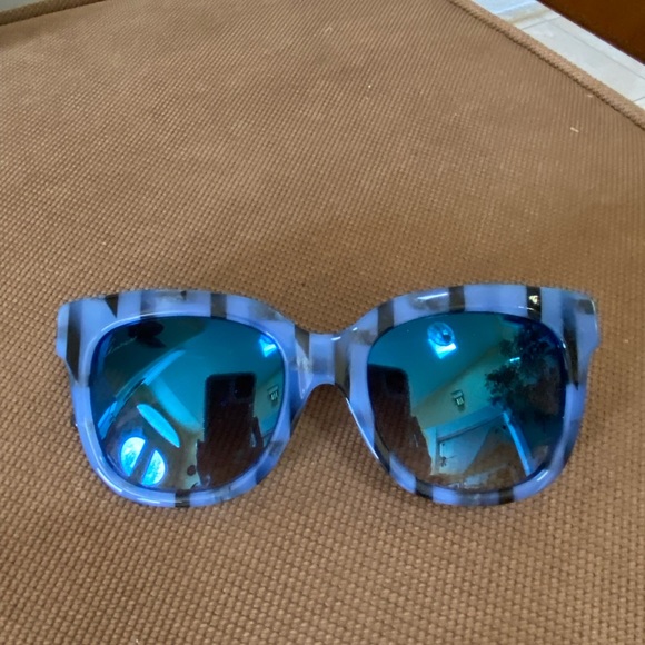 New - Gucci Blue Mirrored Sunglasses - Picture 2 of 6